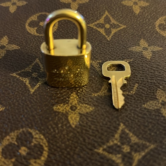 No 343 LV Padlock set with one key - Picture 8 of 9